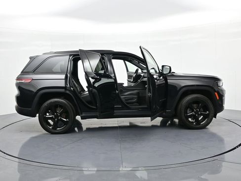 Used 2023 Jeep Grand Cherokee Altitude image 25