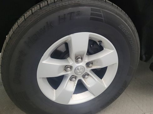 Used 2018 RAM 1500 Classic SLT AWD/4WD image 31