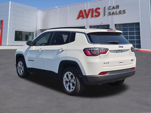 Used 2025 Jeep Compass Latitude AWD/4WD image 9