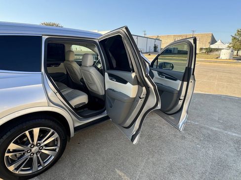 Used 2020 Cadillac XT6 Premium Luxury image 17