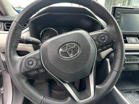 Used 2022 Toyota RAV4 XLE Premium AWD/4WD image 2