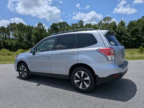 Used 2018 Subaru Forester 2.5i Premium w/ All-Weather Package AWD/4WD image 5