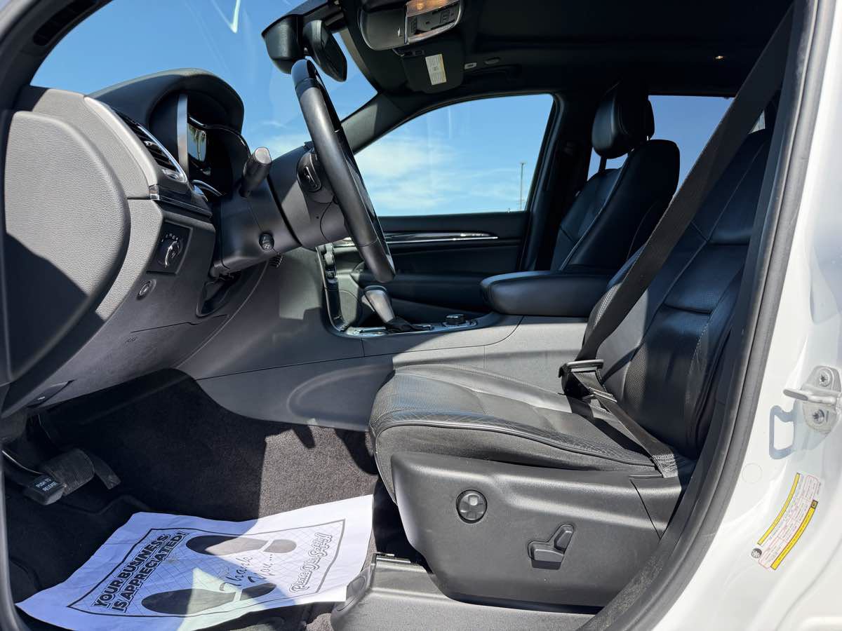 Used 2018 Jeep Grand Cherokee Overland AWD/4WD image 10