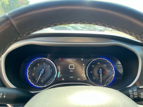 Used 2023 Chrysler Pacifica Touring-L FWD image 26
