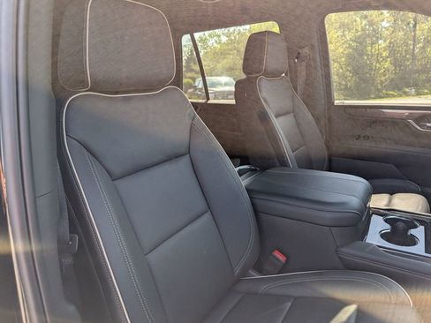 Used 2025 GMC Yukon Elevation AWD/4WD image 19