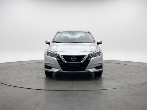 Used 2025 Nissan Versa SV image 2