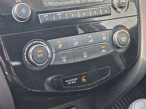 Used 2016 Nissan Rogue SV image 31