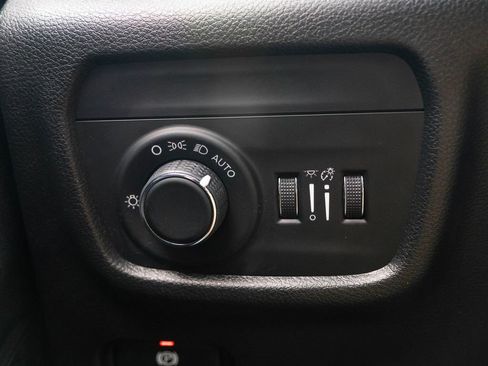 Used 2023 Jeep Grand Cherokee Altitude AWD/4WD image 23
