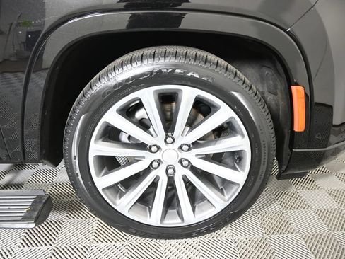 Used 2022 Jeep Grand Wagoneer Series II AWD/4WD image 10