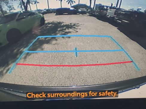 Used 2024 Toyota Highlander LE image 21