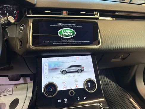 Used 2019 Land Rover Range Rover Velar S AWD/4WD image 19