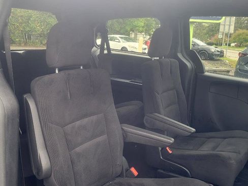 Used 2017 Dodge Grand Caravan SE FWD image 26
