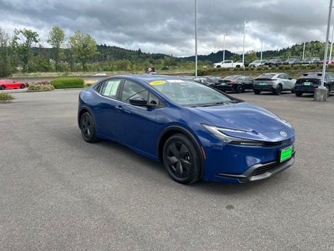 Used 2023 Toyota Prius LE FWD image 12
