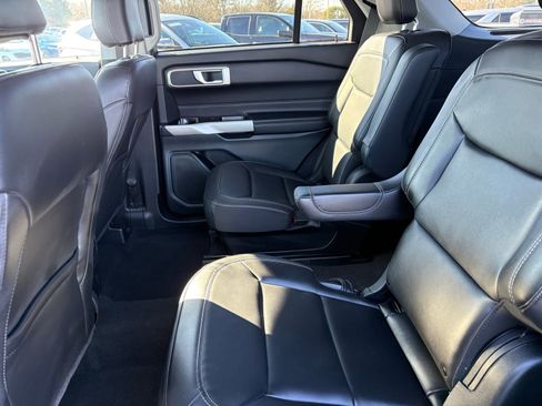 Used 2023 Ford Explorer XLT w/ Equipment Group 202A image 8