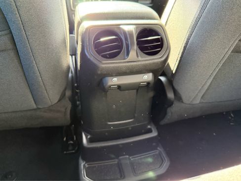 Used 2024 Jeep Wrangler Willys image 24