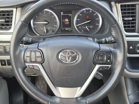 Certified 2018 Toyota Highlander XLE FWD image 18