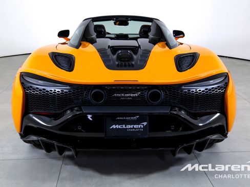Used 2025 McLaren Artura Spider image 9