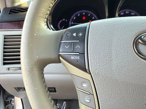 Used 2011 Toyota Avalon image 16