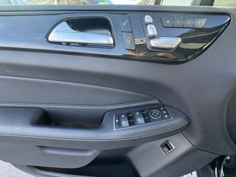 Used 2018 Mercedes-Benz GLE 350 4MATIC image 32