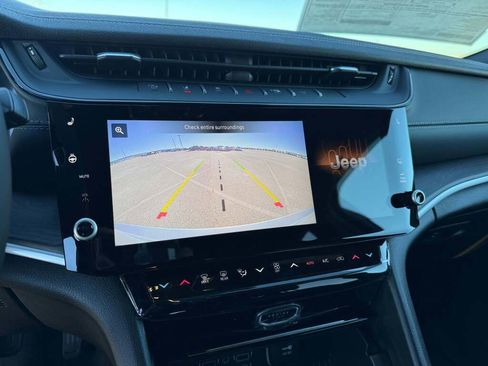 New 2026 Jeep Grand Cherokee Altitude image 33