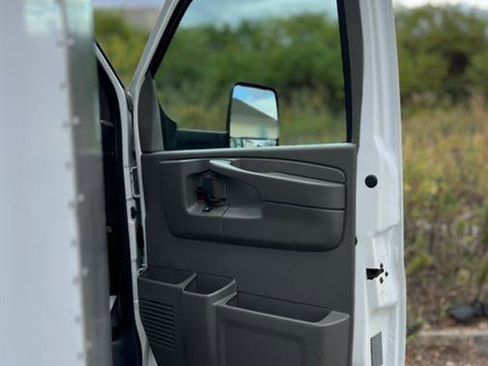 Used 2013 Chevrolet Express 3500 Extended image 21