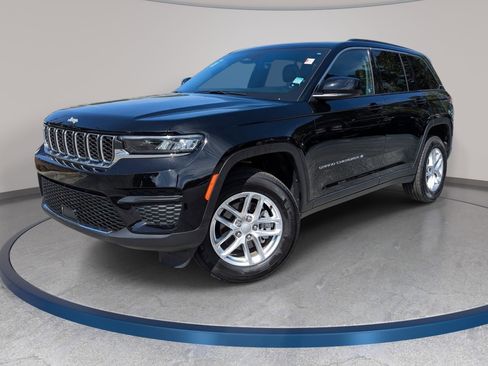 Certified 2025 Jeep Grand Cherokee Laredo X w/ Luxury Tech Group I AWD/4WD image 1
