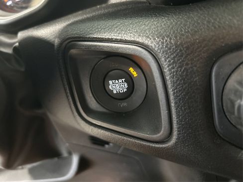 Used 2025 Jeep Gladiator Sport AWD/4WD image 27