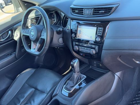 Used 2017 Nissan Rogue SL w/ SL Premium Package image 11