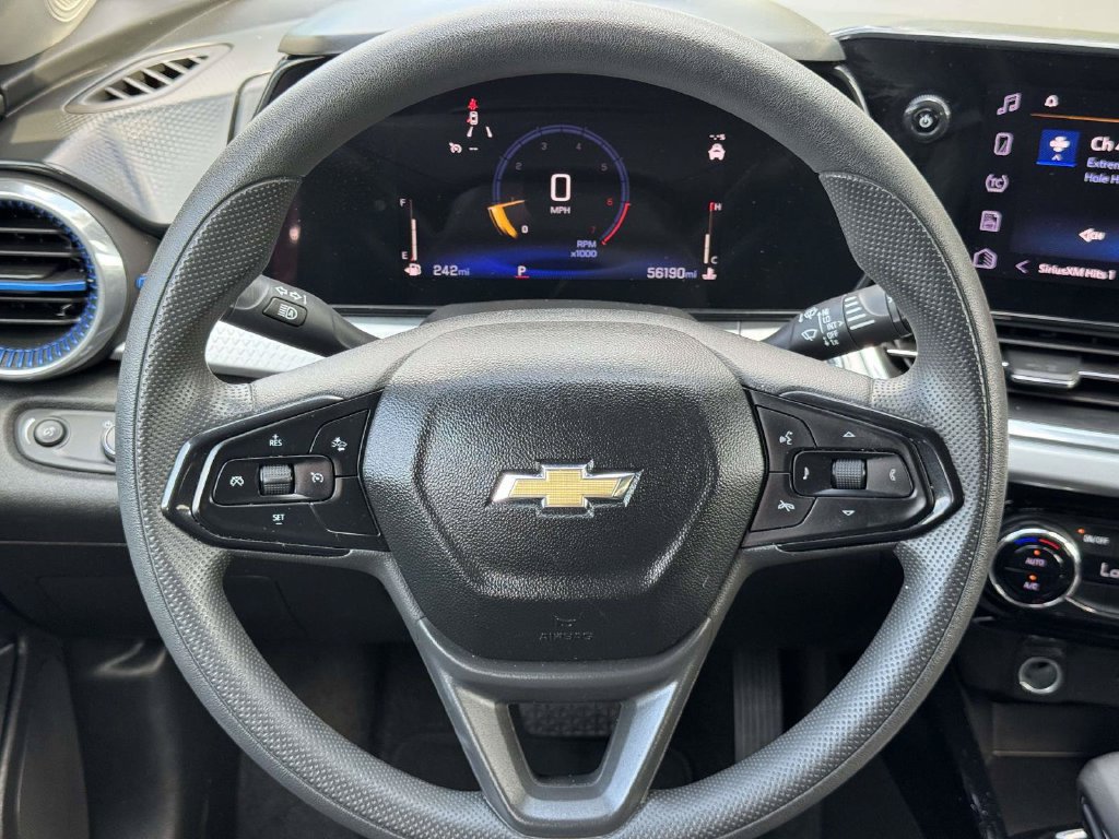 Used 2024 Chevrolet Trax LT FWD image 11