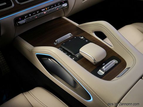 Used 2023 Mercedes-Benz GLS 450 4MATIC image 27