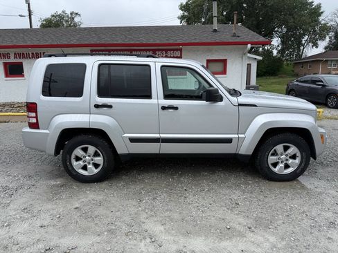 Used 2011 Jeep Liberty Sport w/ Popular Equipment Group AWD/4WD image 2