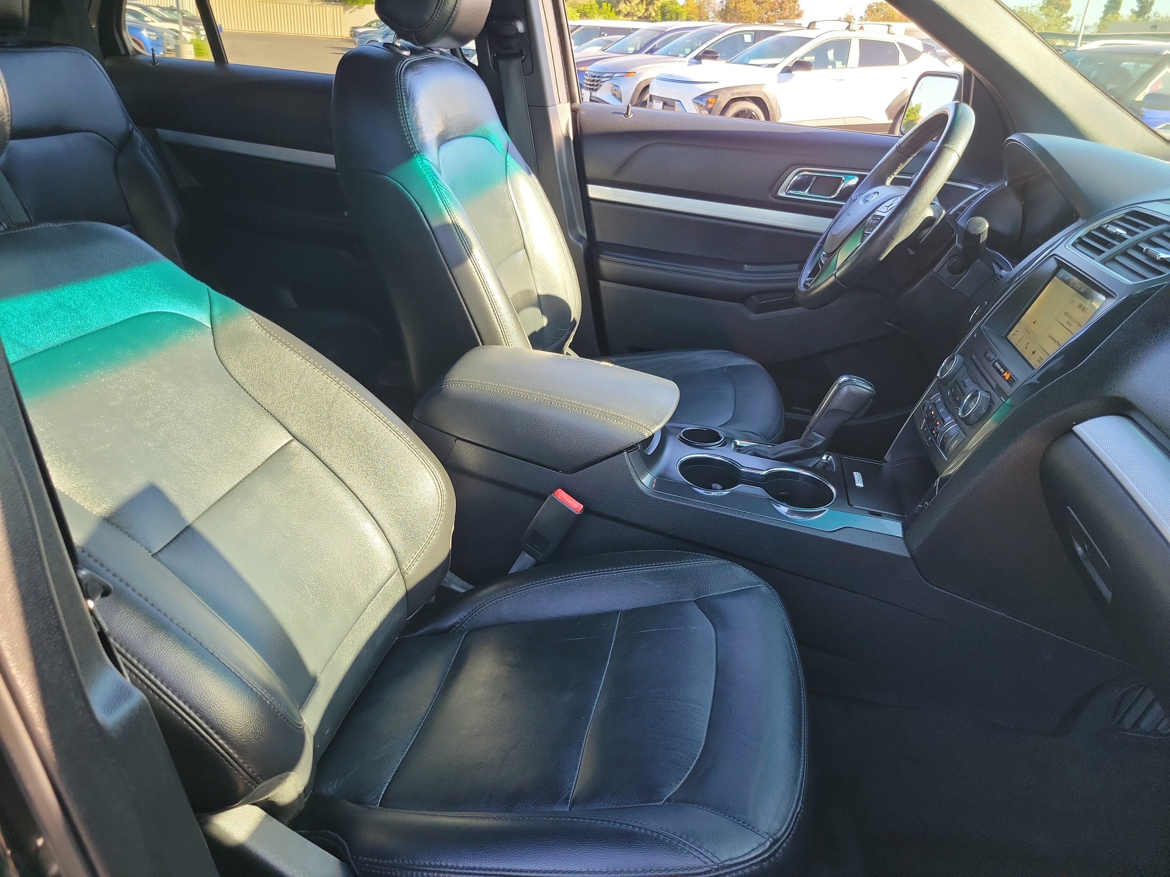 Used 2017 Ford Explorer XLT w/ Equipment Group 202A FWD image 26