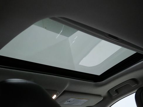 Used 2021 Toyota Highlander XLE image 4