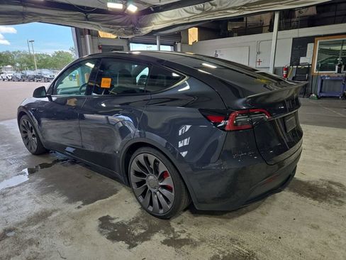 Used 2024 Tesla Model Y Performance AWD/4WD image 3