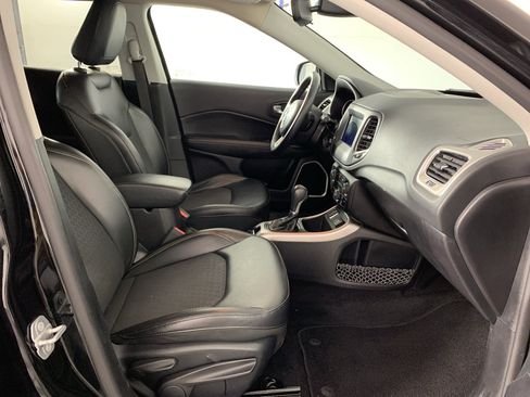 Used 2019 Jeep Compass Latitude FWD image 36