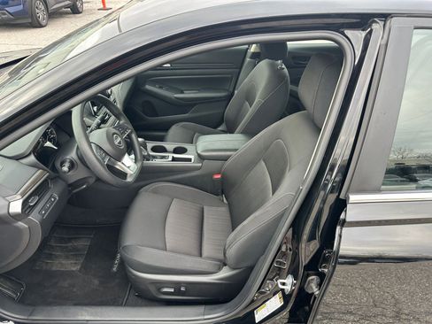Used 2025 Nissan Altima 2.5 SV image 24