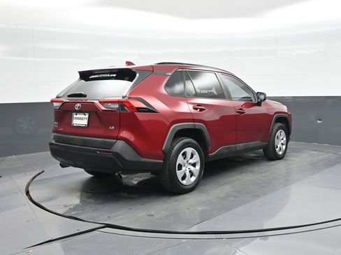 Used 2020 Toyota RAV4 LE image 7