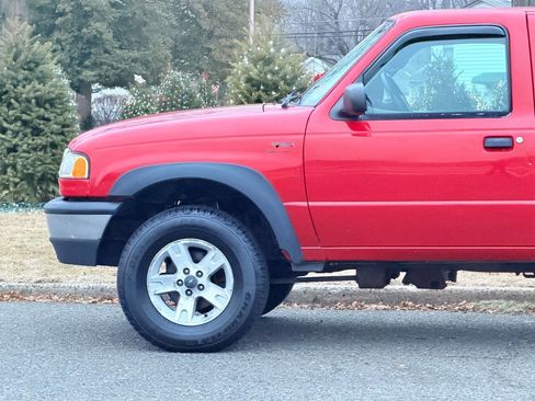 Used 2004 MAZDA B-Series Pickup 4x4 Cab Plus B4000 w/ Convenience Pkg image 17