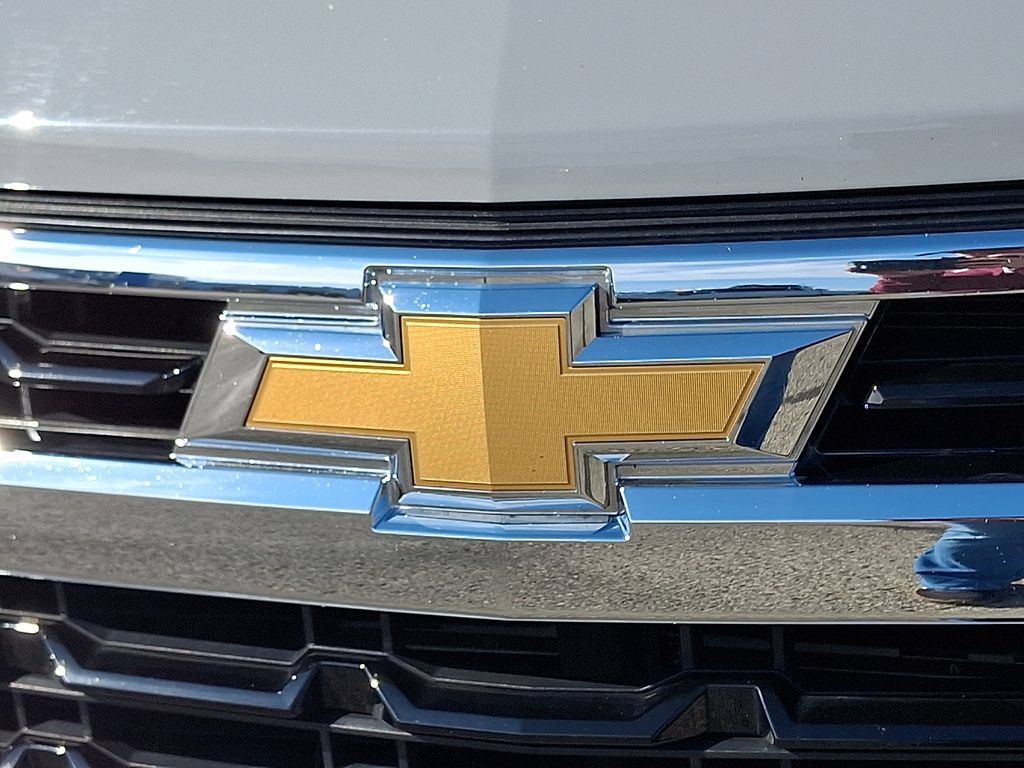 Used 2024 Chevrolet Silverado 1500 LT AWD/4WD image 32