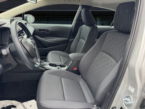 Used 2025 Toyota Corolla LE image 2