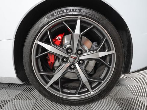 Used 2021 Chevrolet Corvette Stingray Premium Cpe w/ Z51 Performance Package RWD image 28