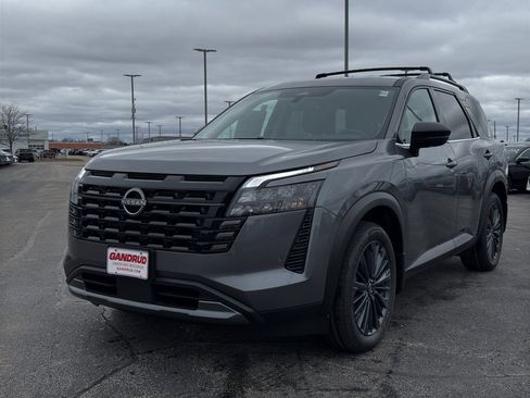 New 2026 Nissan Pathfinder SL image 2