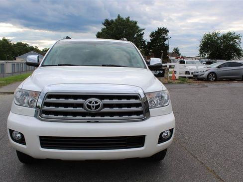 Used 2017 Toyota Sequoia Platinum AWD/4WD image 2