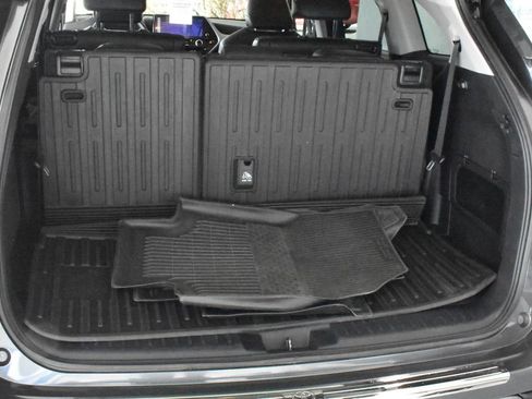 Used 2023 Toyota Highlander Platinum image 26