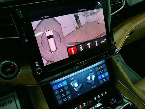 Used 2022 Jeep Grand Wagoneer Series III w/ Rear Seat Video Group 1 AWD/4WD image 37
