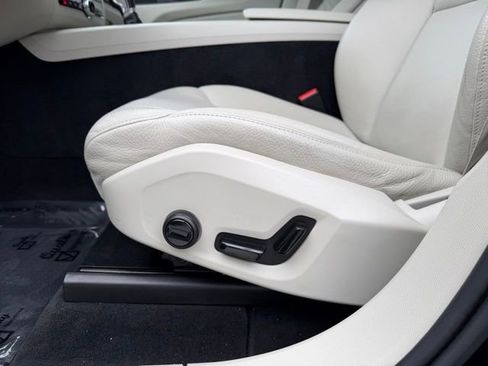 Used 2021 Volvo XC60 T5 Momentum w/ Climate Package image 9