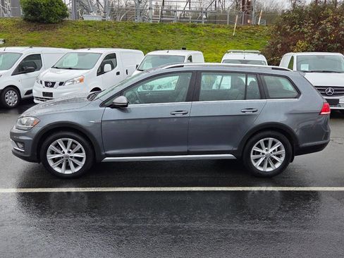Used 2018 Volkswagen Golf Alltrack SE image 4