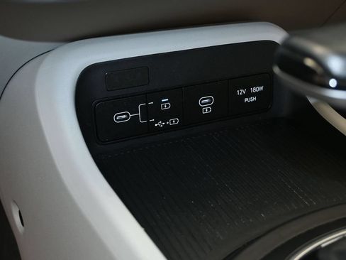 Used 2025 Hyundai Kona SEL AWD/4WD image 25