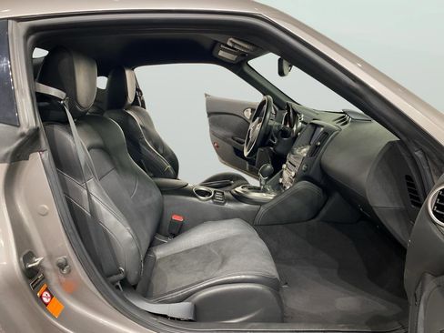 Used 2009 Nissan 370Z Touring w/ Aerodynamics Pkg image 11