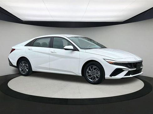 New 2024 Hyundai Elantra SEL image 10
